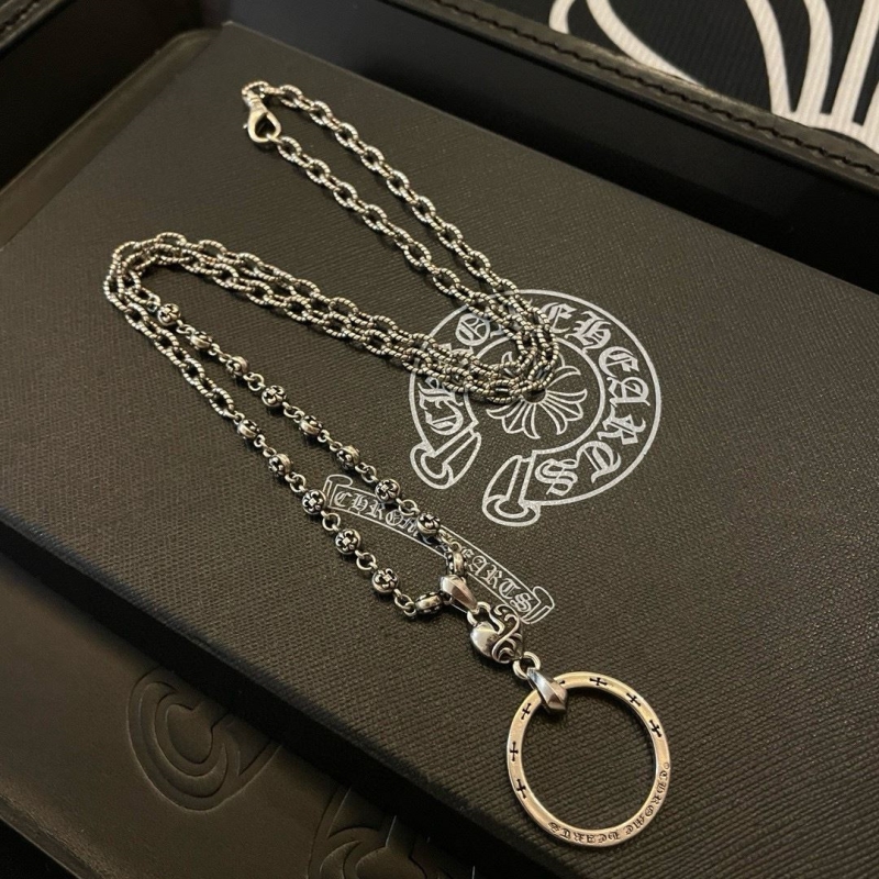 Ch*0me He**ts necklaces